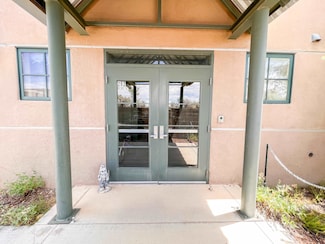 202 Bendix Dr, Taos, NM 87571