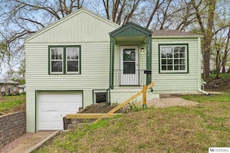 4051 Pratt St, Omaha, NE 68111