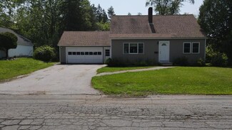 6 Chapel Rd, Orono, ME 04473