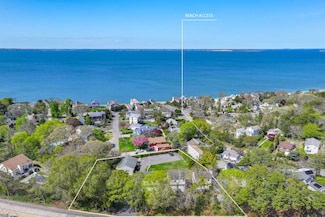 73 North Rd, Hampton Bays, NY 11946