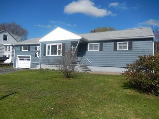 56 Cassell St, Lewiston, ME 04240