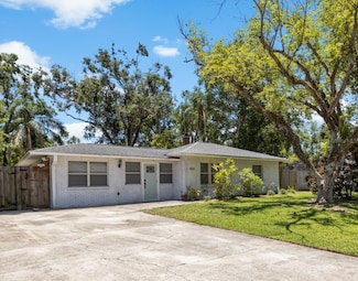 4905 W Bartlett Dr, Tampa, FL 33603