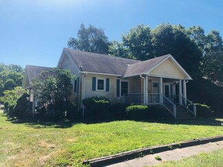 809 N 3rd St, Kentland, IN 47951