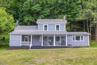 18 Ann St, Columbia, NJ 07832