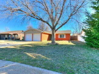 809 Ranchoak Dr, Yukon, OK 73099