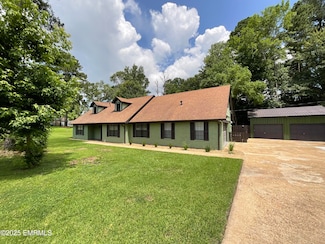 6106 Semmes Rd, Meridian, MS 39307