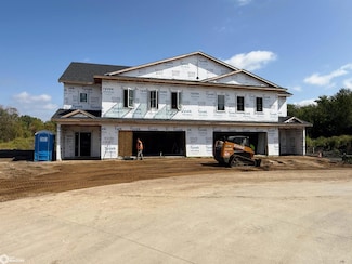 204 Stonebrook Ct, Clear Lake, IA 50428