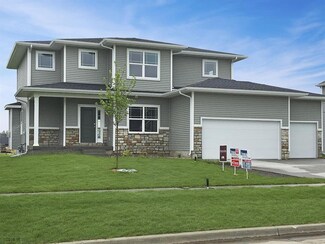 2166 SE Fox Valley Dr, Cumming, IA 50061