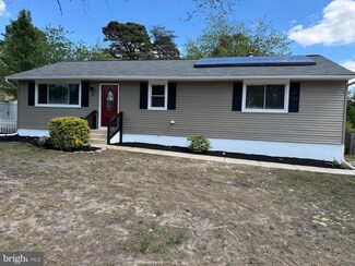6 Holly Run Dr, Blackwood, NJ 08012