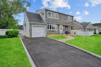 21 Westgate Rd, Massapequa Park, NY 11762