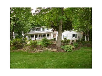 112 Mellott Ln, Evans City, PA 16033