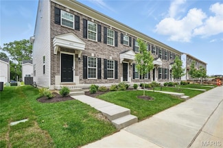 457 Sunset Hollow Dr, Wentzville, MO 63385