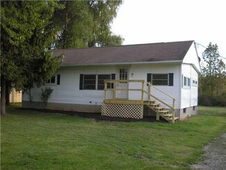 9440 Chestnut Ridge Rd, Middleport, NY 14105