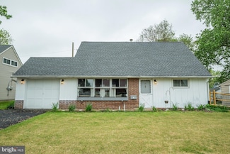 16 Indigo Rd, Levittown, PA 19057