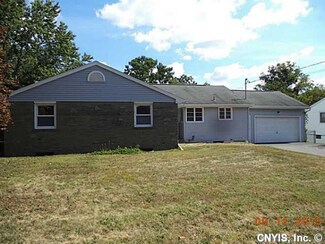 102 Dunlap Dr, Syracuse, NY 13214
