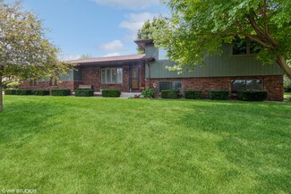 2621 Green Hills Dr, Ames, IA 50014