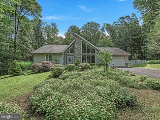 48 Nut Grove Rd, Pine Grove, PA 17963