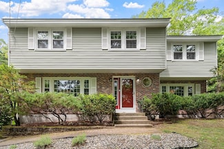 5 Christian Dr, Nashua, NH 03063