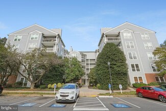3176 Summit Square Dr Unit B2, Oakton, VA 22124