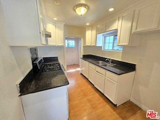 1413 W 99th St, Los Angeles, CA 90047