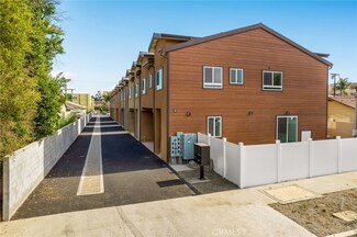 7427 N Mia Ln, Van Nuys, CA 91405
