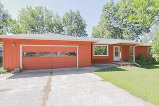 913 5th St, Wellman, IA 52356