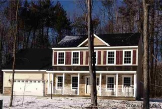 25 Woodland Dr, Schodack, NY 12033