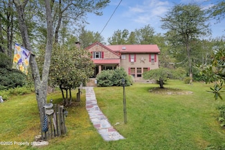 24 Brachts Ln, Lake Harmony, PA 18624