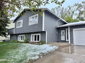 708 Fairway Dr, Gillette, WY 82718