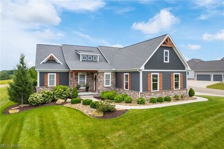 7576 Crowngate Cir NW, North Canton, OH 44720