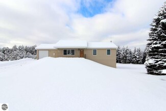 18047 Virginia Cir, Interlochen, MI 49643