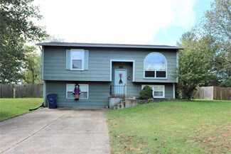 2196 Gregory Dr, Pacific, MO 63069