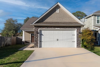 105 3rd Ave, Shalimar, FL 32579