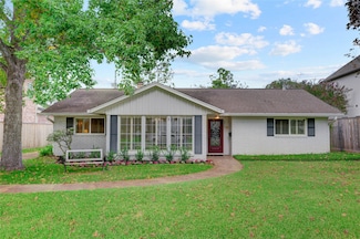 8826 Winningham Ln, Houston, TX 77055