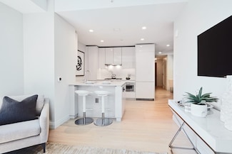 135 Seaport Blvd Unit 908, Boston, MA 02210