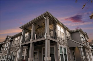 15967 S Crestview Dr, Olathe, KS 66062