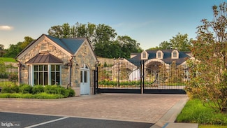 8201 River Rd, Bethesda, MD 20817
