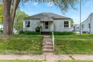 2238 W Lombard St, Davenport, IA 52804