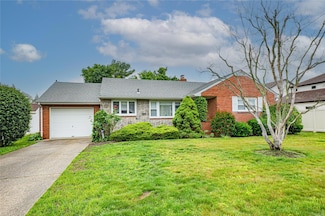 7 Cedar Ave, Bethpage, NY 11714