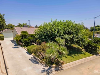 1817 Los Robles Dr, Bakersfield, CA 93306