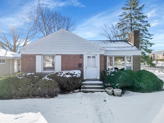 2245 Washington Ave, Wilmette, IL 60091