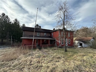 286 Dally Rd, Coal Center, PA 15423