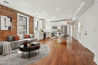 35 Main St Unit 2A, Millburn, NJ 07041