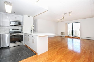 123 Mamaroneck Ave Unit 404, Mamaroneck, NY 10543