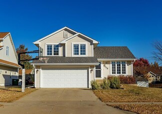 5773 NW 92nd Ct, Johnston, IA 50131