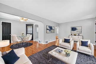 2000 Falcon Dr, Saint Louis, MO 63133