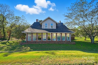 105 2nd Ave SW, Catawba, NC 28609