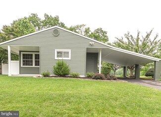 29 Twig Ln, Levittown, PA 19054