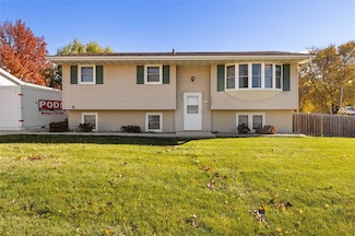 1210 Meadow Dr, Norwalk, IA 50211