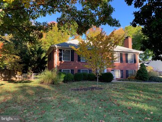 1120 Priscilla Ln, Alexandria, VA 22308